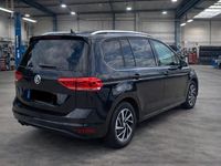 Gebraucht VW Touran 116 PS (85 kW) 2018 Schwarz Van / Kleinbus