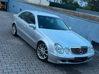 Gebraucht Mercedes E220 150 PS (110 kW) 2003 Silber Limousine