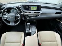 Gebraucht Lexus ES300H 178 PS (130 kW) 2020 Grau Limousine