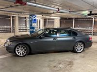 Gebraucht BMW 750L 367 PS (269 kW) 2005 Grau Limousine