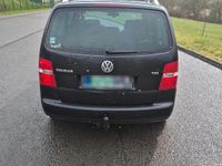Second-hand VW Touran 105 CP (77 kW) 2005 Negru Monovolum