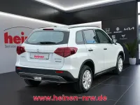 Gebraucht Suzuki Vitara Club 140 PS (102 kW) 2021 Weiß SUV