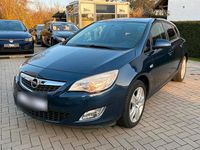 Gebraucht Opel Astra 140 PS (102 kW) 2011 Blau Limousine