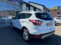 Gebraucht Ford Kuga Titanium 150 PS (110 kW) 2020 Weiß SUV