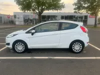 Gebraucht Ford Fiesta 80 PS (58 kW) 2013 Weiß Kleinwagen