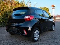 Gebraucht Hyundai i10 Select 67 PS (49 kW) 2023 Schwarz Kleinwagen