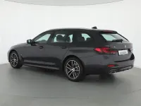 Gebraucht BMW 520 M Sport 190 PS (139 kW) 2023 Sophistograu brillanteffekt metallic Limousine