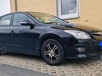 Gebraucht Hyundai i30 95 PS (69 kW) 2011 Schwarz Kombi