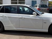 Gebraucht BMW 318 143 PS (105 kW) 2011 Weiß Kombi