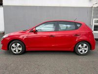 Gebraucht Hyundai i30 108 PS (79 kW) 2010 Rot Kleinwagen