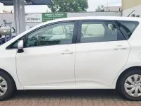 Gebraucht Toyota Verso-S Life 99 PS (72 kW) 2013 Weiß Van / Kleinbus