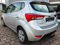Gebraucht Hyundai ix20 Edition 90 PS (66 kW) 2012 Silber Kleinwagen