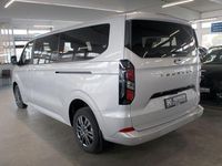 Gebraucht Ford Tourneo Titanium 136 PS (100 kW) 2025 Silber Van / Kleinbus