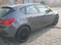 Gebraucht Opel Astra Edition 101 PS (74 kW) 2010 Karbongrau Kleinwagen