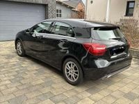 Gebraucht Mercedes A180 Urban 122 PS (89 kW) 2015 Schwarz Limousine
