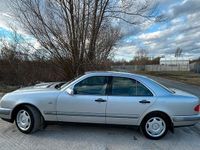 Gebraucht Mercedes E230 150 PS (110 kW) 1996 Grau Limousine