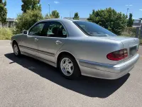 Gebraucht Mercedes E220 Classic 143 PS (105 kW) 2000 Silber Limousine