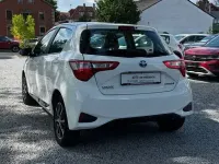 Gebraucht Toyota Yaris Hybrid Team 101 PS (74 kW) 2018 Weiß Limousine