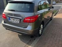 Gebraucht Mercedes B180 122 PS (89 kW) 2012 Grau Van / Kleinbus
