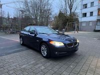 Gebraucht BMW 525 Sport Line 204 PS (150 kW) 2011 Blau Limousine