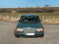 Gebraucht Mercedes E280 185 PS (136 kW) 1978 Grün Limousine