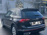 Gebraucht VW Tiguan R-line 150 PS (110 kW) 2023 Schwarz SUV