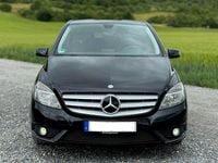 Gebraucht Mercedes B180 122 PS (89 kW) 2012 Schwarz Van / Kleinbus