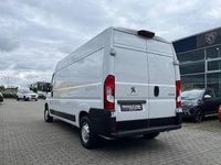 Gebraucht Peugeot Boxer Avantage 140 PS (102 kW) 2023 Lackierung weiss icy/deckende Van