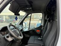Gebraucht Opel Movano 131 PS (96 kW) 2018 Weiß Van / Kleinbus