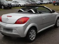 Gebraucht Opel Tigra Basis 125 PS (91 kW) 2004 Silber Cabrio