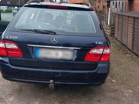 Gebraucht Mercedes E220 150 PS (110 kW) 2005 Blau Kombi