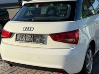 Gebraucht Audi A1 Attraction 86 PS (63 kW) 2011 Weiß Kleinwagen