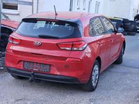 Gebraucht Hyundai i30 Select 116 PS (85 kW) 2019 Engine red / sol Kleinwagen