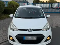 Gebraucht Hyundai i10 87 PS (63 kW) 2015 Weiß Kleinwagen