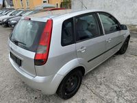 Gebraucht Ford Fiesta 69 PS (50 kW) 2005 Polarsilber metallic Kleinwagen