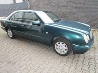 Gebraucht Mercedes E200 Classic 136 PS (100 kW) 1997 Grün metallic Limousine