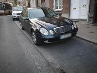 Gebraucht Mercedes E220 Classic 150 PS (110 kW) 2003 Blau Limousine