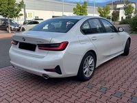 Gebraucht BMW 320 190 PS (139 kW) 2019 Weiß Limousine