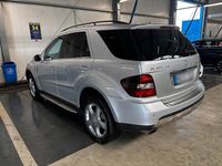 Usata Mercedes ML320 2007 Argento SUV