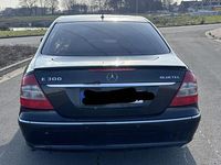 Gebraucht Mercedes E300 211 PS (155 kW) 2009 Schwarz Limousine