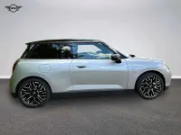Gebraucht Mini Cooper SE Favoured 160 kW (218 PS) 2025 Grau Kleinwagen