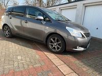 Gebraucht Toyota Verso 176 PS (129 kW) 2011 Grau Van / Kleinbus