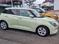 Neu Suzuki Swift Comfort 83 PS (61 kW) 2025 Cool yellow metallic Kleinwagen