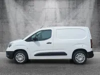 Używany Opel Combo Edition 131 KM (96 kW) 2022 Biały Minivan