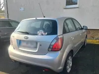 Usata Kia Rio 97 CV (71 kW) 2009 Argento Berlina