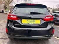 Gebraucht Ford Fiesta Trend 101 PS (74 kW) 2019 Iridiumschwarz metallic Kleinwagen