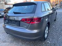 Gebraucht Audi A3 Attraction 122 PS (89 kW) 2014 Grau Limousine