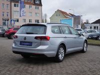 Gebraucht VW Passat Business 150 PS (110 kW) 2023 Silber Kombi