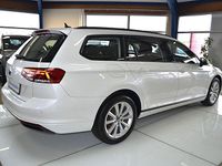 Gebraucht VW Passat Basis 150 PS (110 kW) 2022 Weiß Kombi