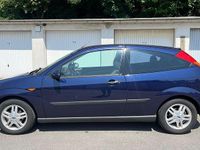 Usado Ford Focus 75 HP (55 kW) 2000 Azul Citadino